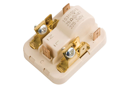 Замена пускозащитного реле холодильника в Клине